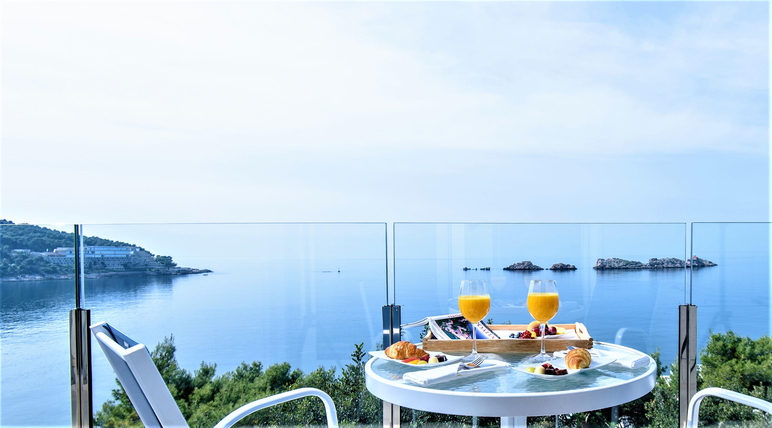 Royal Ariston Hotel Dubrovnik Bagian luar foto View of the Gulf of Policastro